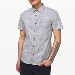 Lululemon Airing Easy Short Sleeve Button down Spirited Silverstone Size Large